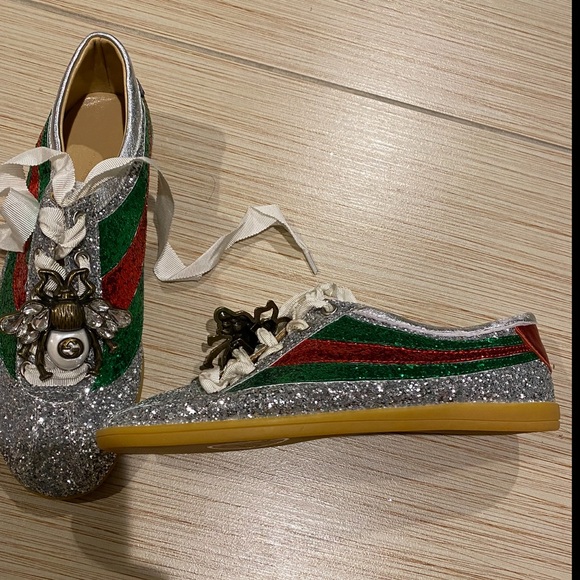 🆕 Gucci Silver Glitter Women's Shoes with Green and Red Accents - Picture 1 of 4